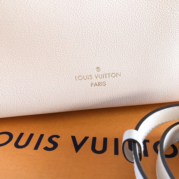 In Stores! Louis Vuitton On My Side Greige Tote - Picture 13 of 15